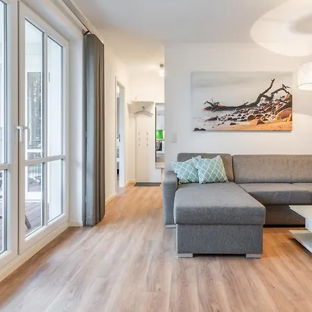 Haus Pamir - *